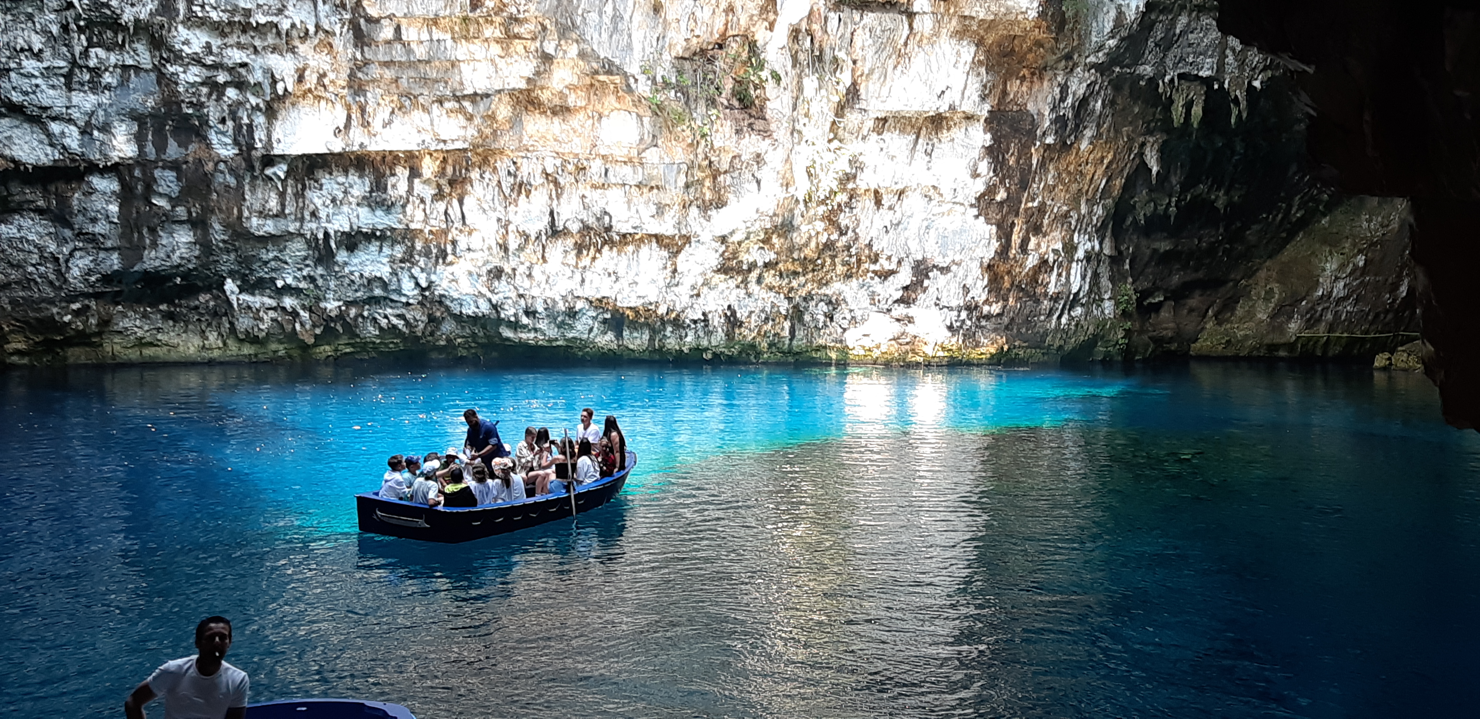 ЛІТО. МОРЕ. ОЗДОРОВЛЕННЯ. НОВІ ДРУЗІ. ЯСКРАВІ ЕМОЦІЇ. НЕЗАБУТНІ ВРАЖЕННЯ.